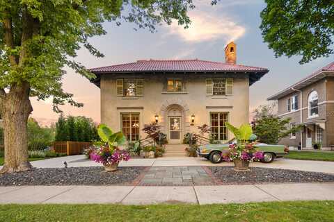 3432 N Shepard Ave, Milwaukee, WI 53211