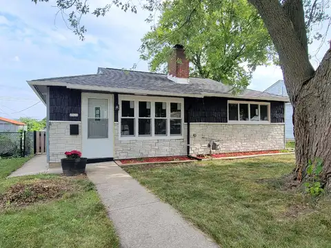 2926 S 51st St, Milwaukee, WI 53219