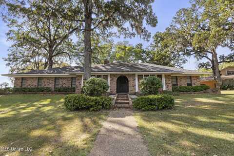 423 Trailwood Drive, Clinton, MS 39056
