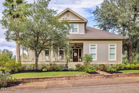 207 Washington Avenue, Ocean Springs, MS 39564