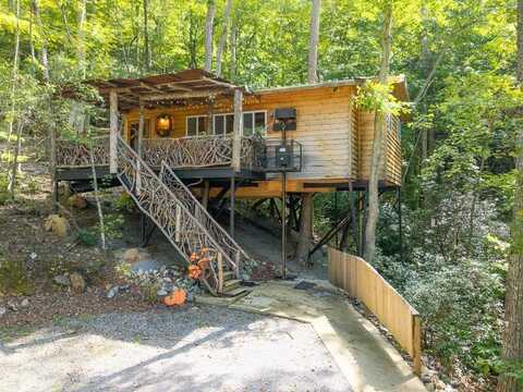 605 White Street, HIAWASSEE, GA 30546