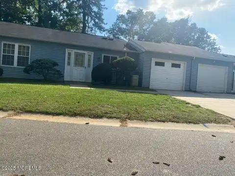 733b Chatham Lane, Manchester, NJ 08759