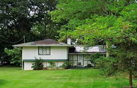2605 Grand Avenue, Mattituck, NY 11952