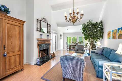 520 Hampton Road, Southampton, NY 11968