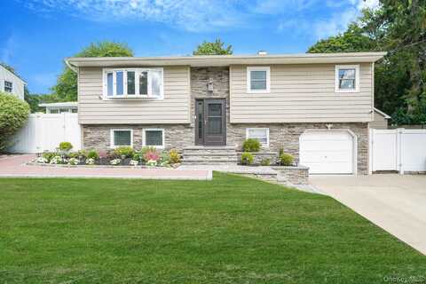 7 Weldon Lane, Farmingville, NY 11738