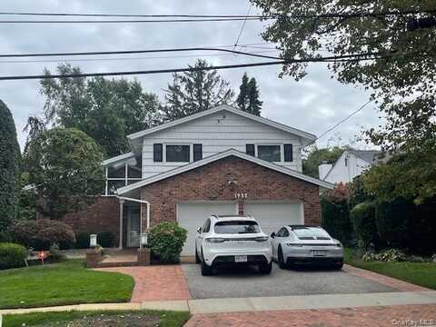 1952 Julian Lane, Merrick, NY 11566