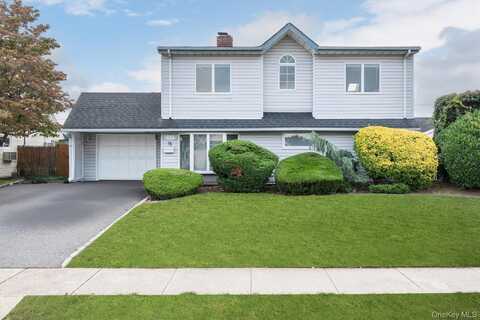 15 Western Lane, Wantagh, NY 11793