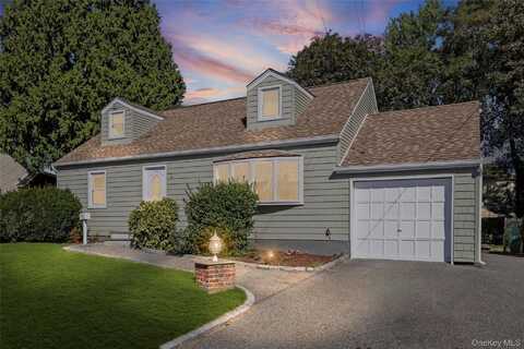 133 Fallwood Parkway, Farmingdale, NY 11735