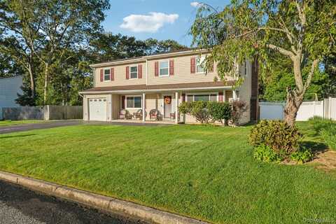 27 Parkridge Circle, Port Jefferson Station, NY 11776
