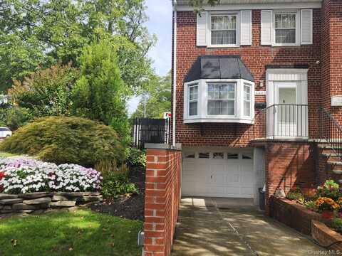 62-01 Douglaston Parkway, Little Neck, NY 11362