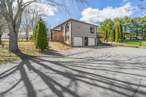 17 Carriage Lane, Hampden, ME 04444