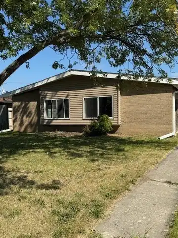 2421-b Lewis Avenue, Zion, IL 60099