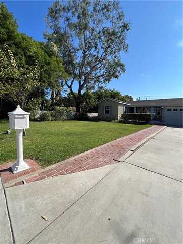 277 Esther, Costa Mesa, CA 92627
