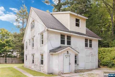 5 Fanwood Court, West Milford, NJ 07421