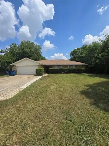 412 N Lyndalyn Avenue N, DeSoto, TX 75115