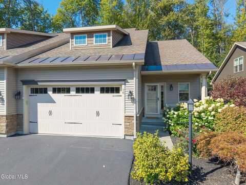 76 Hollandale Way, Bethlehem, NY 12054