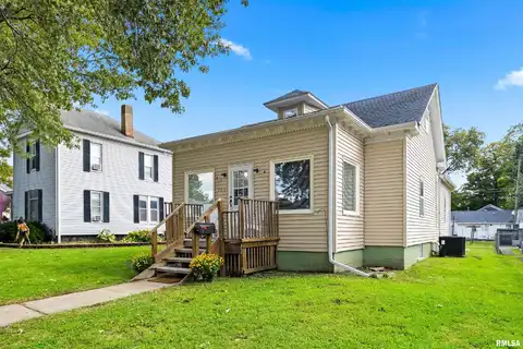 225 4TH Street, Lincoln, IL 62656