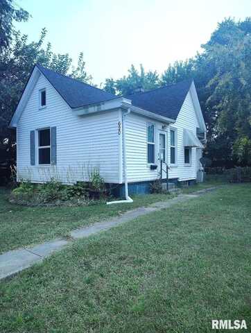 620 E ASH Street, Canton, IL 61520