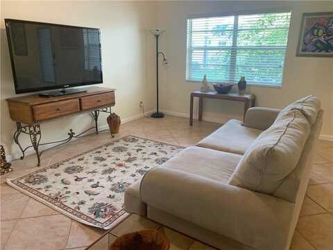 820 Flanders R, Delray Beach, FL 33484