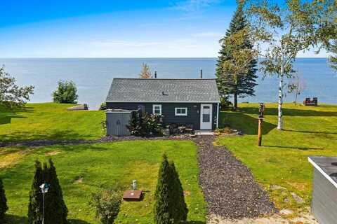 169 SUN N SURF Drive, LUXEMBURG, WI 54217