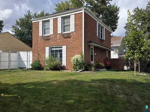 929 S 1st Ave, Sioux Falls, SD 57104