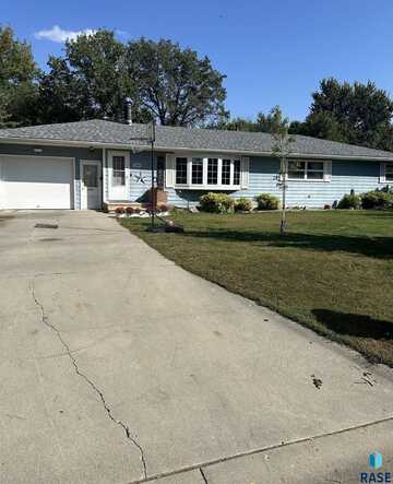 1002 N Linden St, Luverne, MN 56156