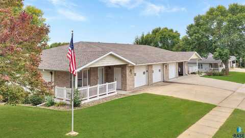 603 W 7th St, Dell Rapids, SD 57022