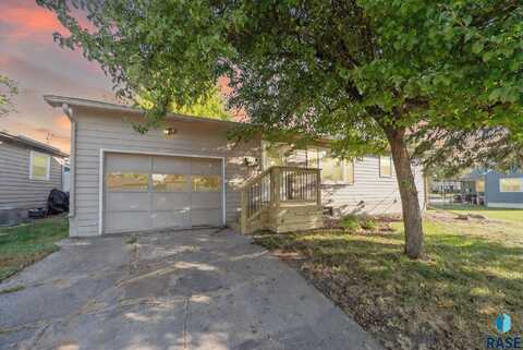 1708 W 37th St, Sioux Falls, SD 57105