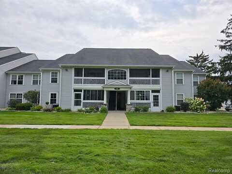 12516 Saint Andrews Way, Fenton, MI 48430