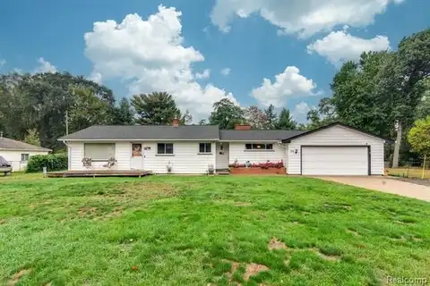 190 Rustic Circle, White Lake, MI 48386
