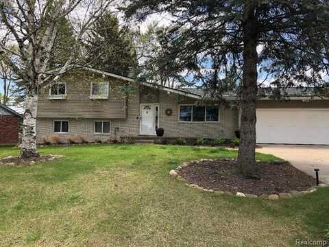 8135 KENWICK Drive, White Lake, MI 48386