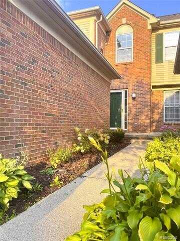 122 Legacy Park Circle, Dearborn Heights, MI 48127