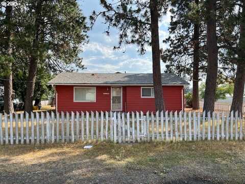 95 S 17TH AVE, Elgin, OR 97827