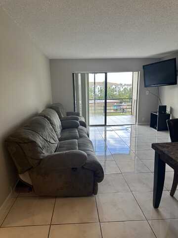 9355 SW 8th Street, Boca Raton, FL 33428