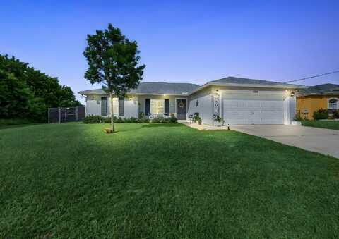 2086 SW Monterrey Lane, Port Saint Lucie, FL 34953