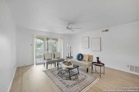 8702 Village Dr, San Antonio, TX 78217