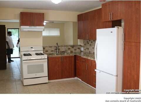 651 Aurora, San Antonio, TX 78228