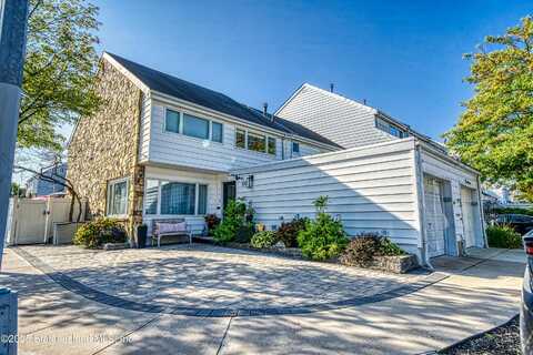 320 Hampton Green, Staten Island, NY 10312