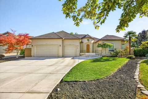 24 Blackstone Court, Eagle Point, OR 97524