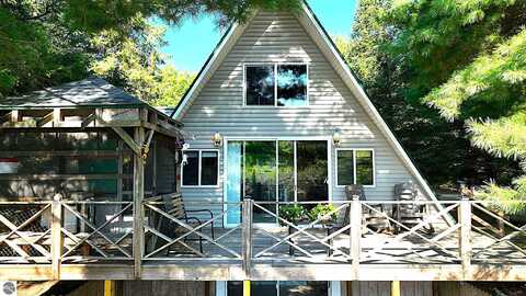 724 Lynn Drive, Roscommon, MI 48653