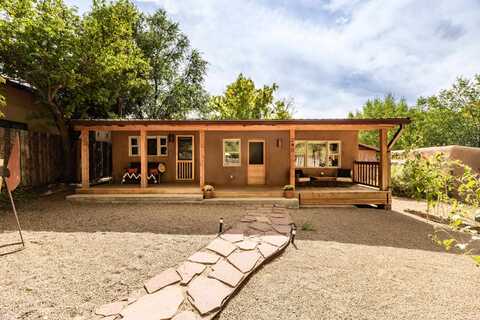 240 Valverde, Taos, NM 87571