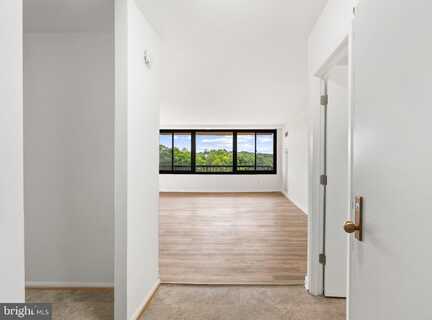 5500 HOLMES RUN PARKWAY, ALEXANDRIA, VA 22304