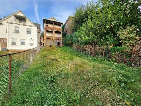 639 Pine St, Ambridge, PA 15003