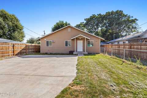 204 E R St, Yakima, WA 98901