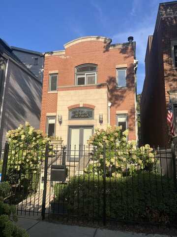 2725 N. Magnolia Avenue, Chicago, IL 60614