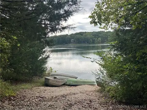 70 Bloomington Drive, Lake Ozark, MO 65049