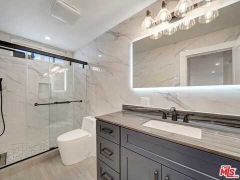 9005 Cynthia St, West Hollywood, CA 90069