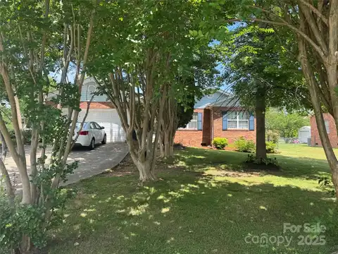 2104 2nd Avenue NW, Hickory, NC 28601