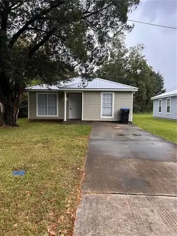 411 4th Avenue, Chickasaw, AL 36611
