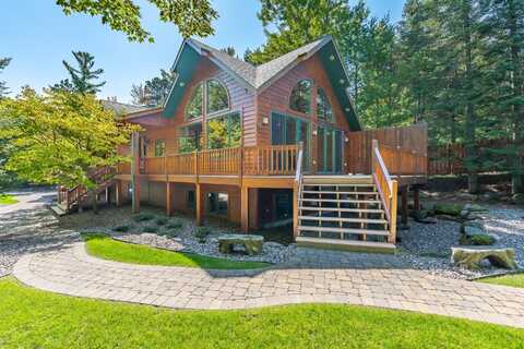 9025 THOROUGHFARE RD, Minocqua, WI 54548